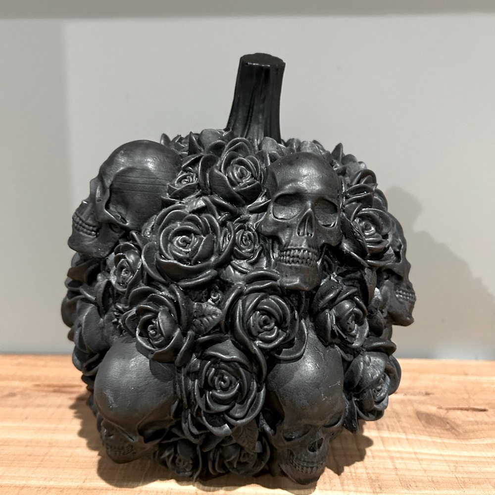 NEW Halloween Black Skull & Roses Pumpkin